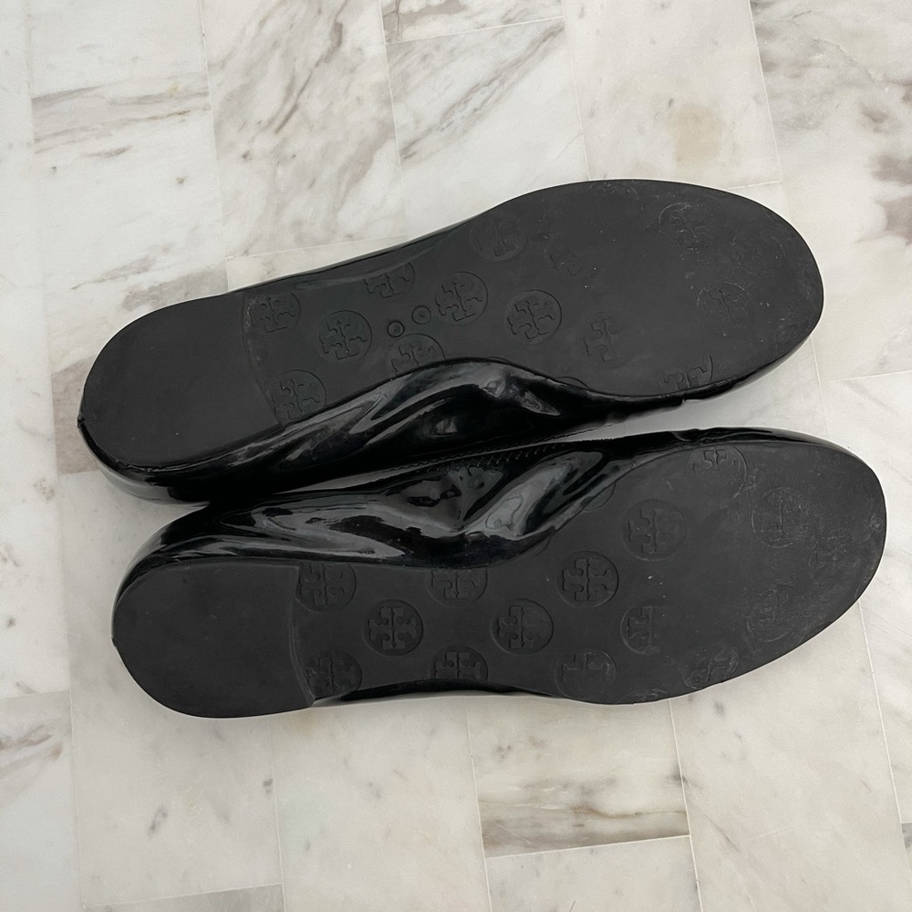 Tory Burch | Reva Black Patent Ballet Flats - Picture 6 of 7